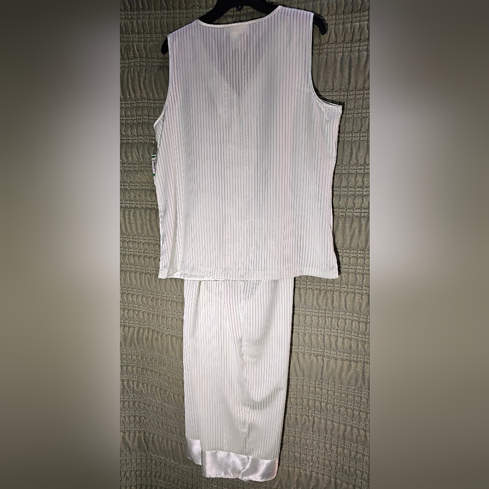 Morgan Taylor Intimates Satin Seafoam Green Pajama Set In Size Large. - Picture 3 of 7